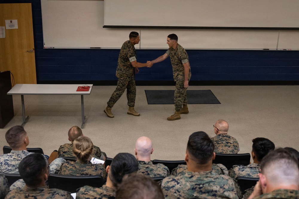 SMMC Ruiz visits MAG-41 Det C leadership, MWSS-471