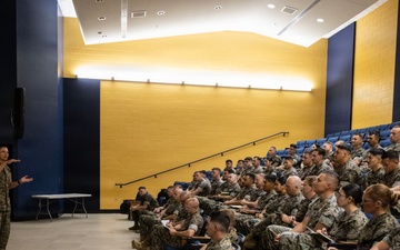 SMMC Ruiz visits MAG-41 Det C leadership, MWSS-471