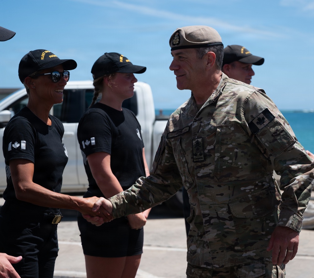 Canadian Joint Operations Command team meets with Canadian clearance divers during RIMPAC 2026