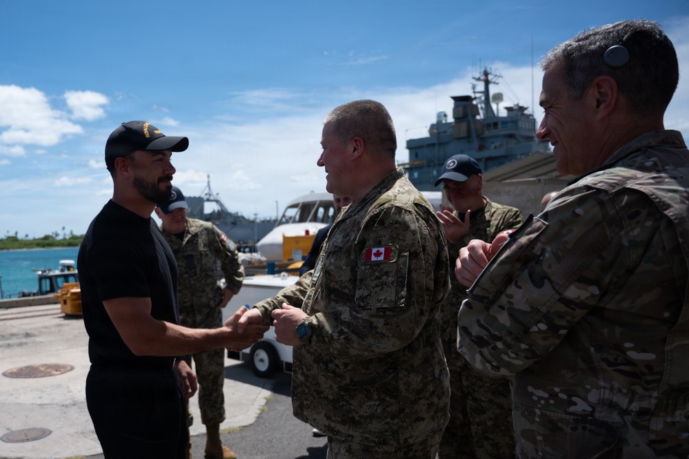 Canadian Joint Operations Command team meets with Canadian clearance divers during RIMPAC 2026
