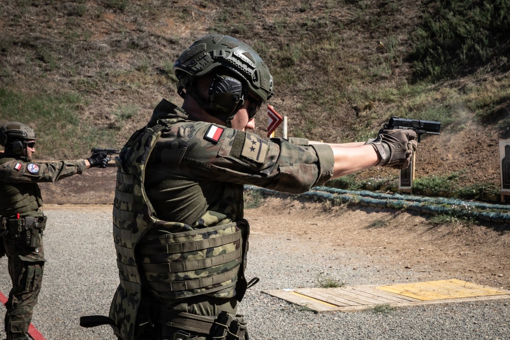 KFOR RC-E U.S., Polish Soldiers conduct combined range operations at Camp Bondsteel
