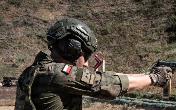 KFOR RC-E U.S., Polish Soldiers conduct combined range operations at Camp Bondsteel