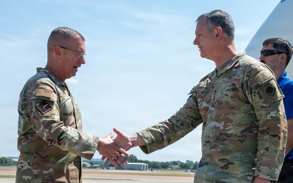 Gen. Grynkewich visits RAF Fairford