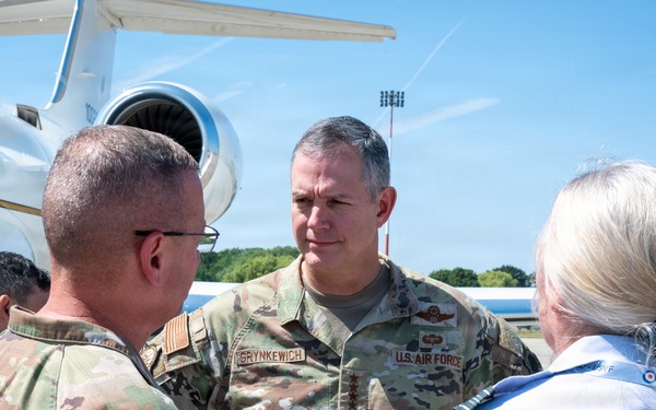 Gen. Grynkewich visits RAF Fairford