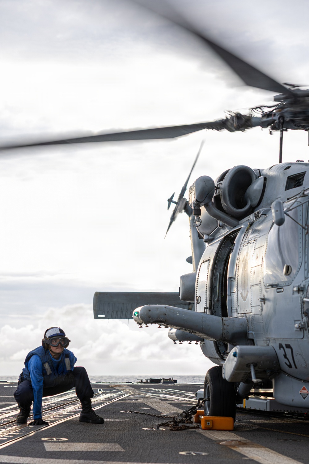 USS Mustin conducts flight operations