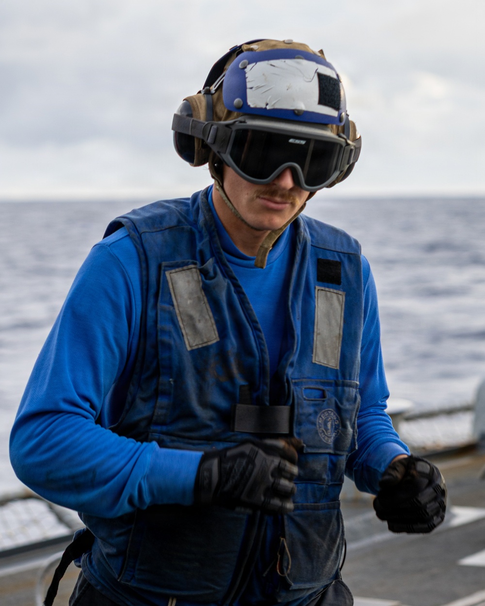 USS Mustin conducts flight operations