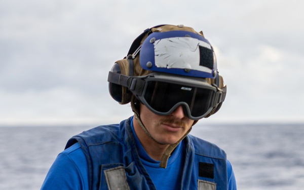 USS Mustin conducts flight operations