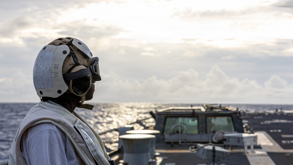 USS Mustin conducts flight operations