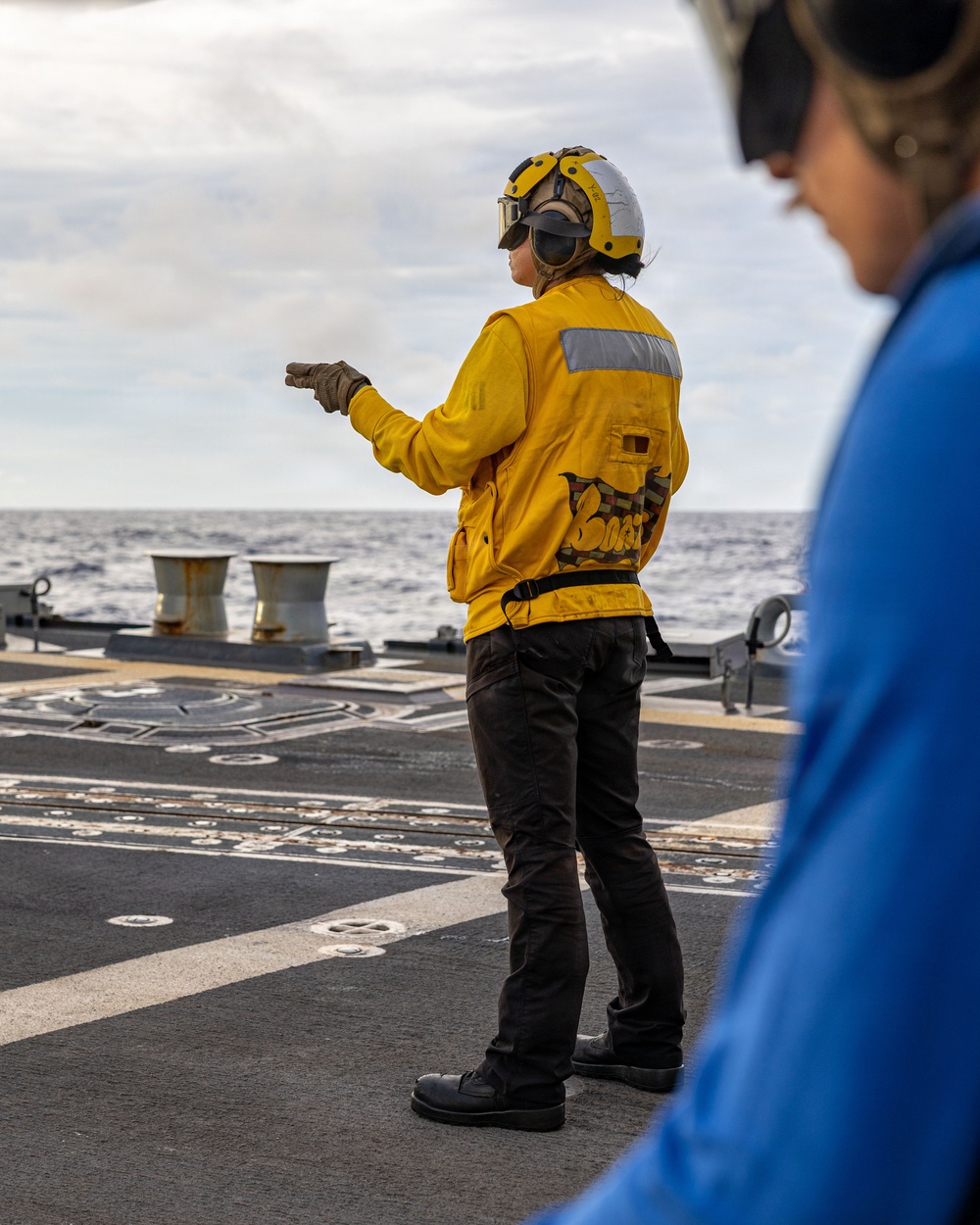 USS Mustin conducts flight operations