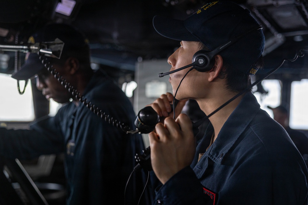 USS Mustin conducts a replenishment-at-sea with USNS Carl Brashear