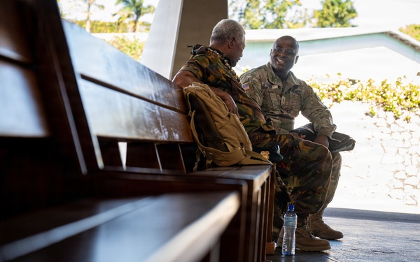 U.S. and Papua New Guinea Senior Chaplains meet during Tamiok Strike 26