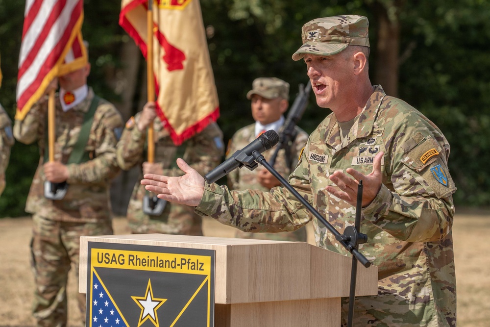 USAG Rheinland-Pfalz transfers authority from Higgins to Wood in change of command ceremony