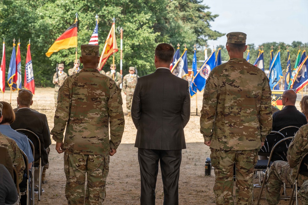 USAG Rheinland-Pfalz transfers authority from Higgins to Wood in change of command ceremony