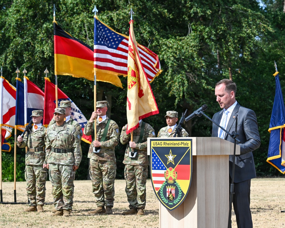 USAG Rheinland-Pfalz transfers authority from Higgins to Wood in change of command ceremony