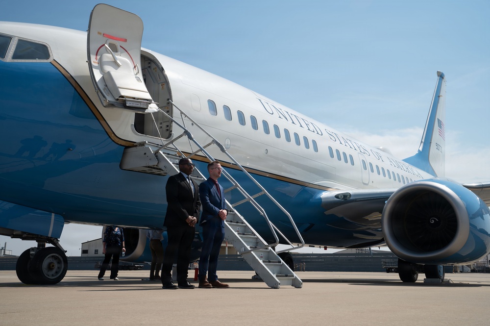 Congressional Delegation visits the Liberty Wing