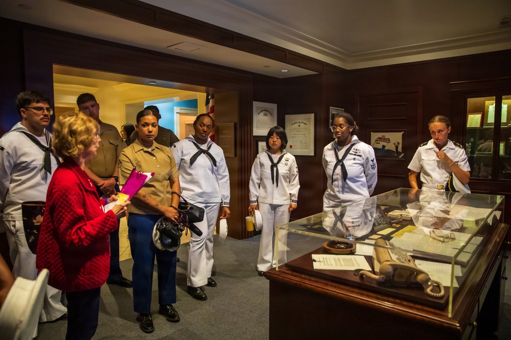 USS Arlington (LPD 24) Sailors and Marines Tour the JFK Museum