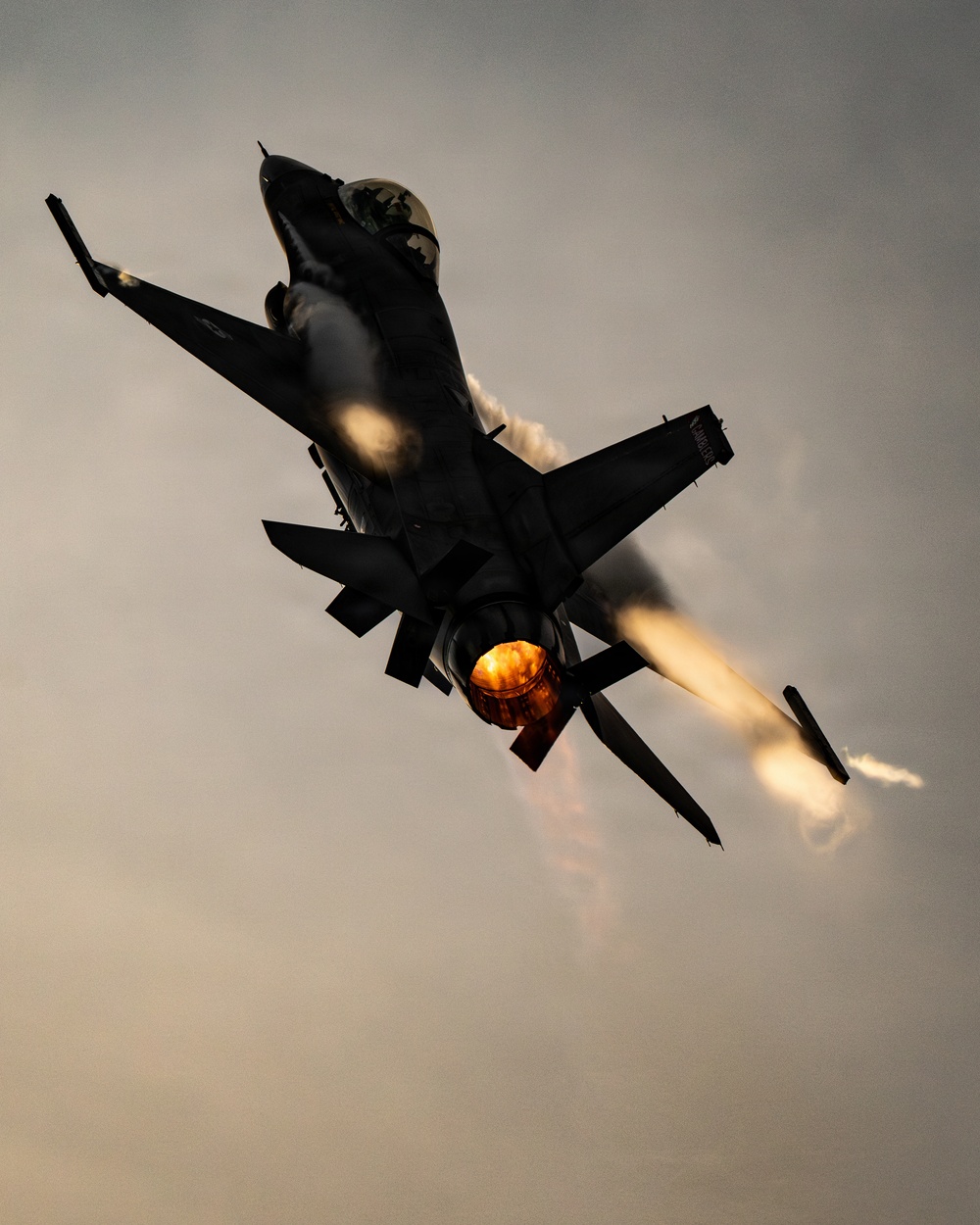 Viper Demo Team locks in at Indiana airshow