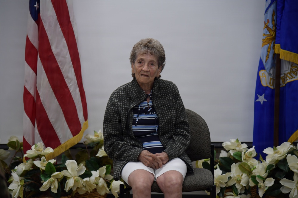 101-year-old &amp;quot;Rosie the Riveter&amp;quot; tours Keesler