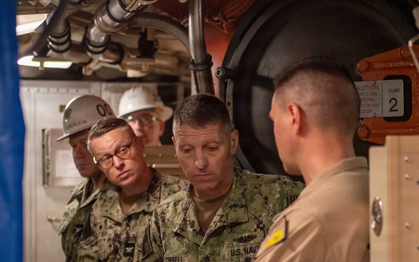 STRATCOM Tours COMSUBGRU 9 Submarines
