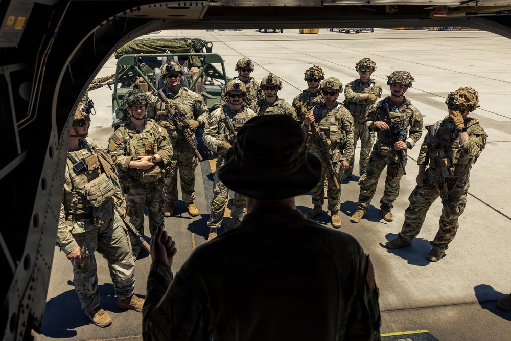 JTF-SB Soldiers train loading and offloading drills for air insertion operations