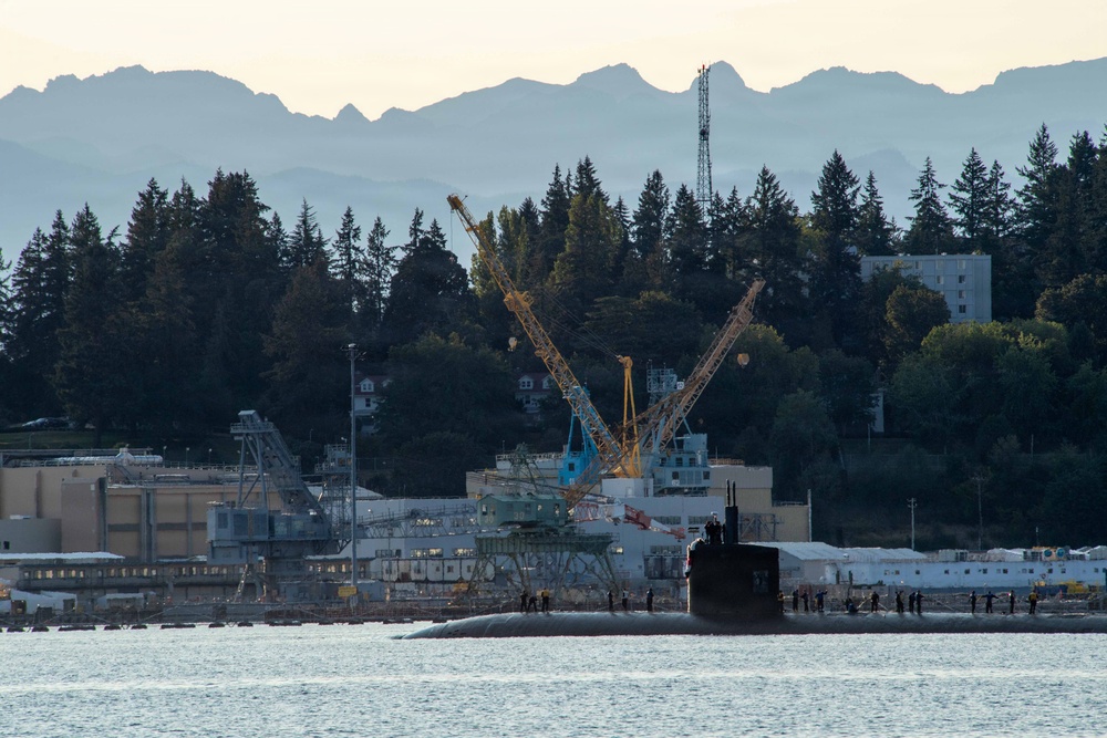 USS Alexandria (SSN 757) Arrives at Puget Sound Naval Shipyard and Intermediate Maintenance Facility