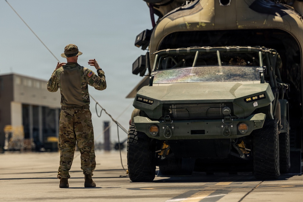 JTF-SB Soldiers train loading and offloading drills for air insertion operations