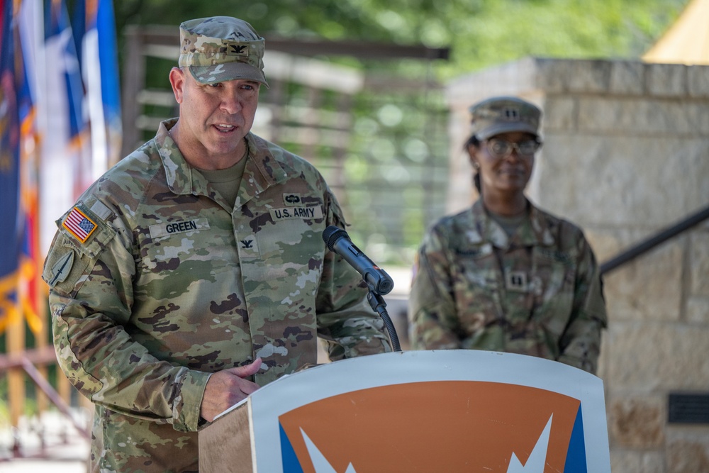 106th Theater Signal Brigade holds change of command ceremony