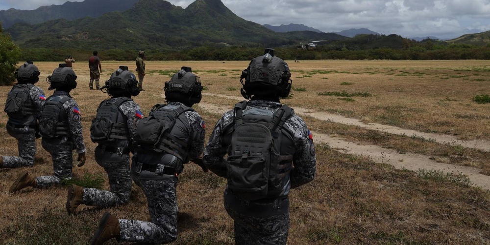 Philippine Coast Guard EOD joins multinational helicopter rope suspension techniques training event at RIMPAC 2026