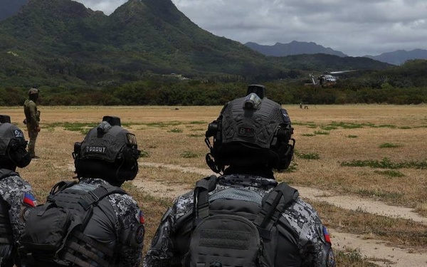 Philippine Coast Guard EOD joins multinational helicopter rope suspension techniques training event at RIMPAC 2026