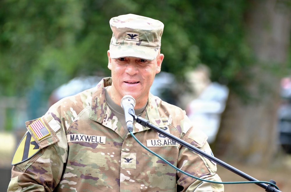 Col. Maxwell speaks at change of command