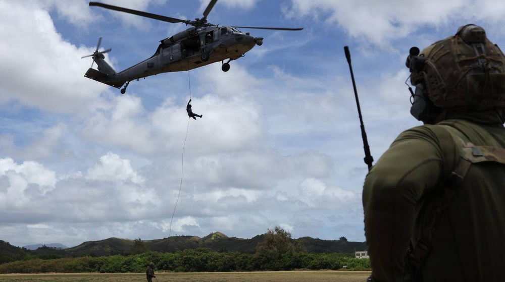 Philippine Coast Guard EOD joins multinational helicopter rope suspension techniques training event at RIMPAC 2026