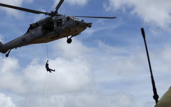Philippine Coast Guard EOD joins multinational helicopter rope suspension techniques training event at RIMPAC 2026