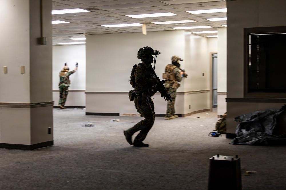 MARSOC conducts raid training during RAVEN