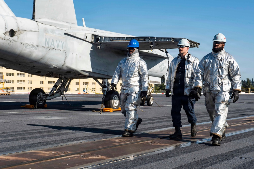 Ronald Reagan Sailors Conduct Flight Deck Firefighting Training