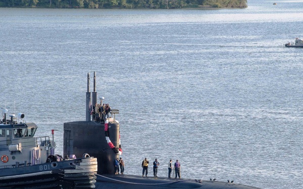USS Alexandria Arrives in Bremerton