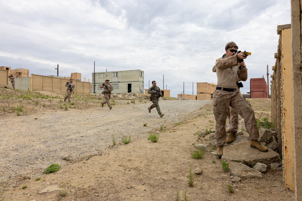 1st MLG Marines conduct close-quarter battle drills