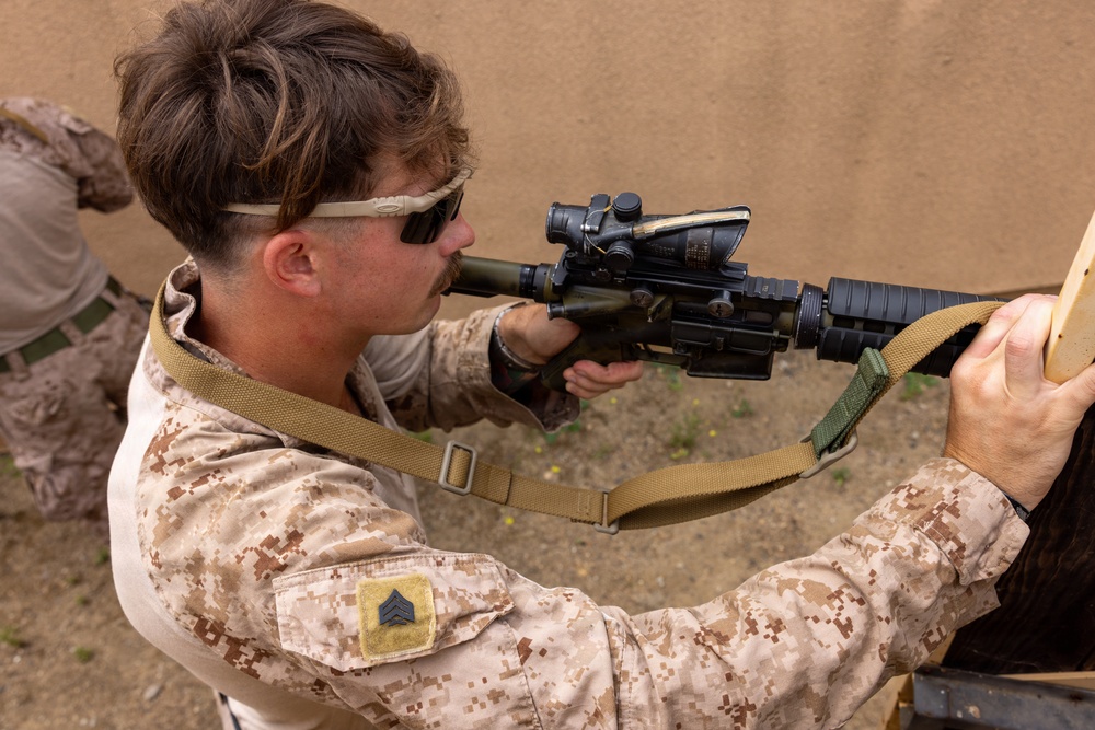 1st MLG Marines conduct close-quarter battle drills