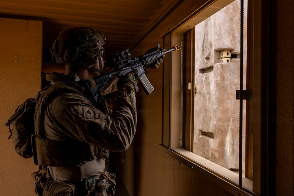 1st MLG Marines conduct close-quarter battle drills