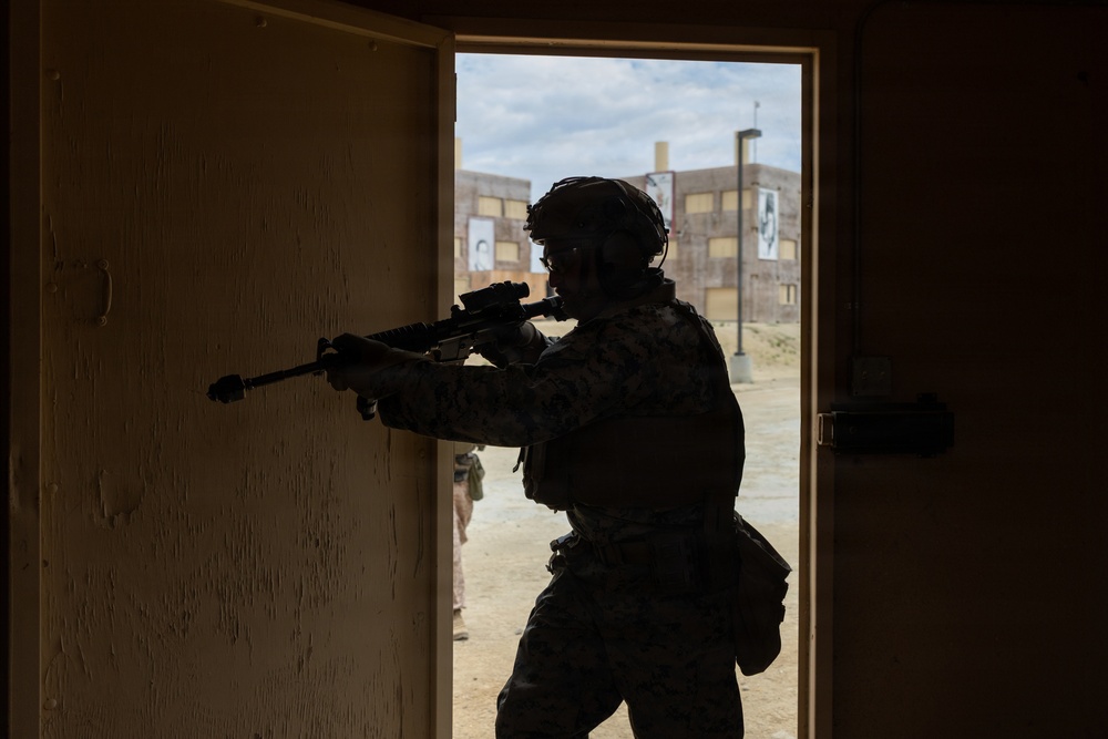 1st MLG Marines conduct close-quarter battle drills