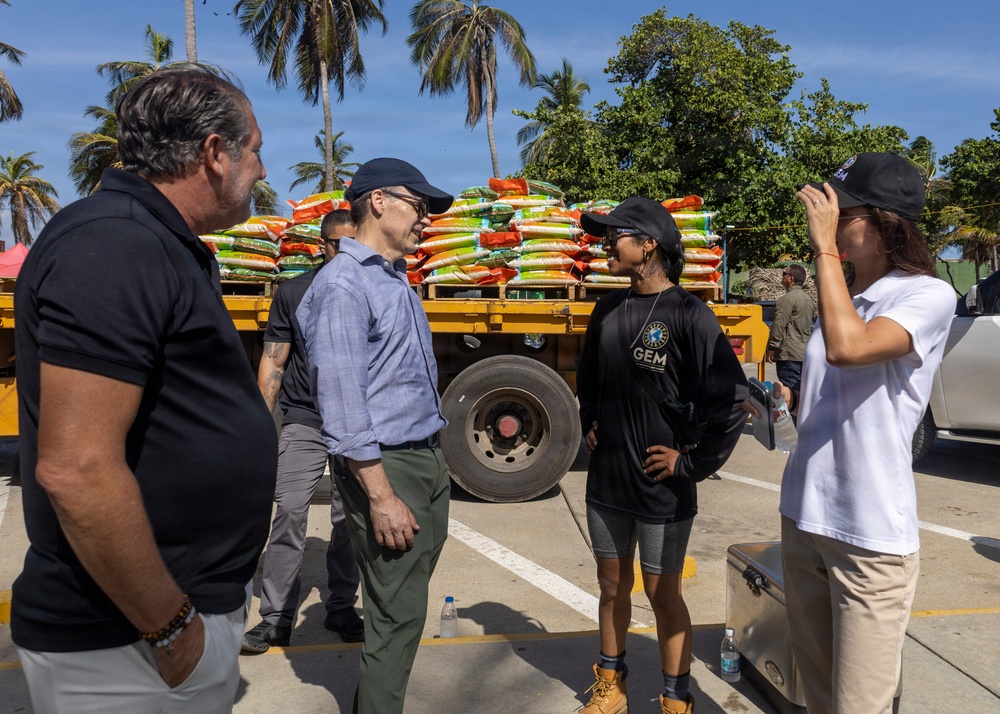 LCACs Deliver Aid to Venezuela