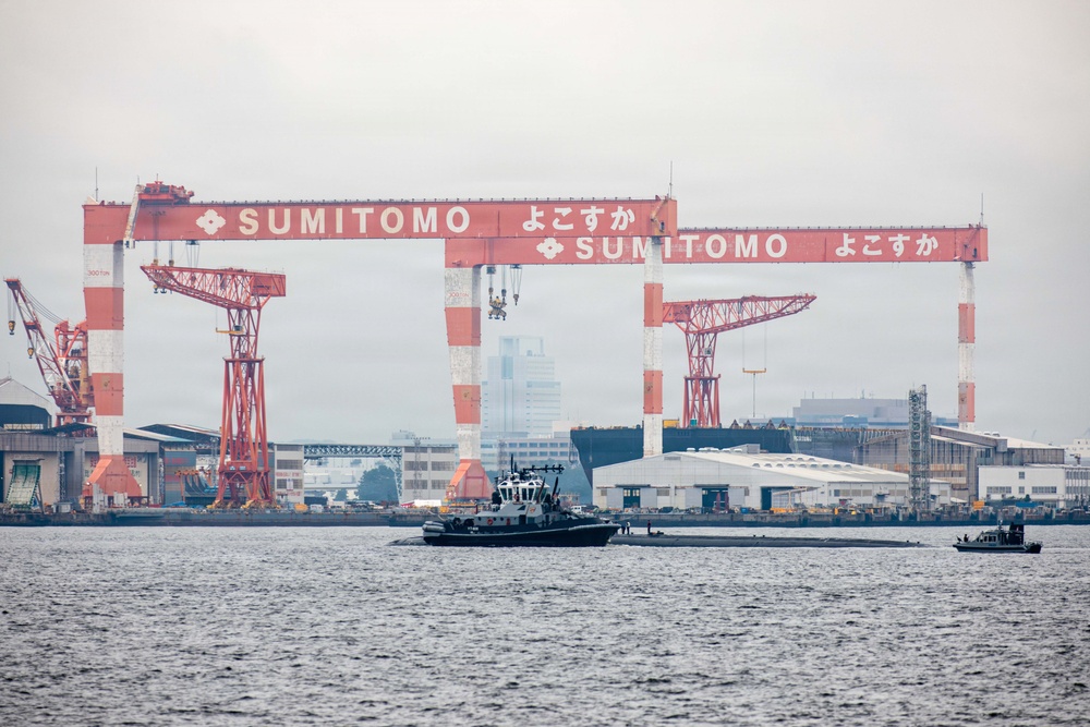 USS Montana (SSN 794) pulls into CFAY