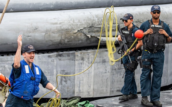USS Montana (SSN 794) pulls into CFAY