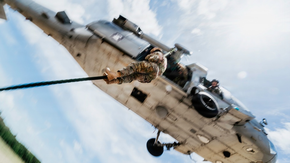 Multinational EOD technicians conduct HRST training during RIMPAC 26