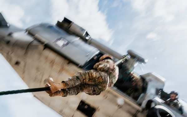 Multinational EOD technicians conduct HRST training during RIMPAC 26