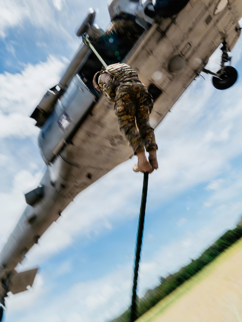 Multinational EOD technicians conduct HRST training during RIMPAC 26