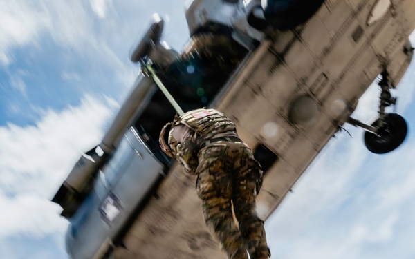 Multinational EOD technicians conduct HRST training during RIMPAC 26
