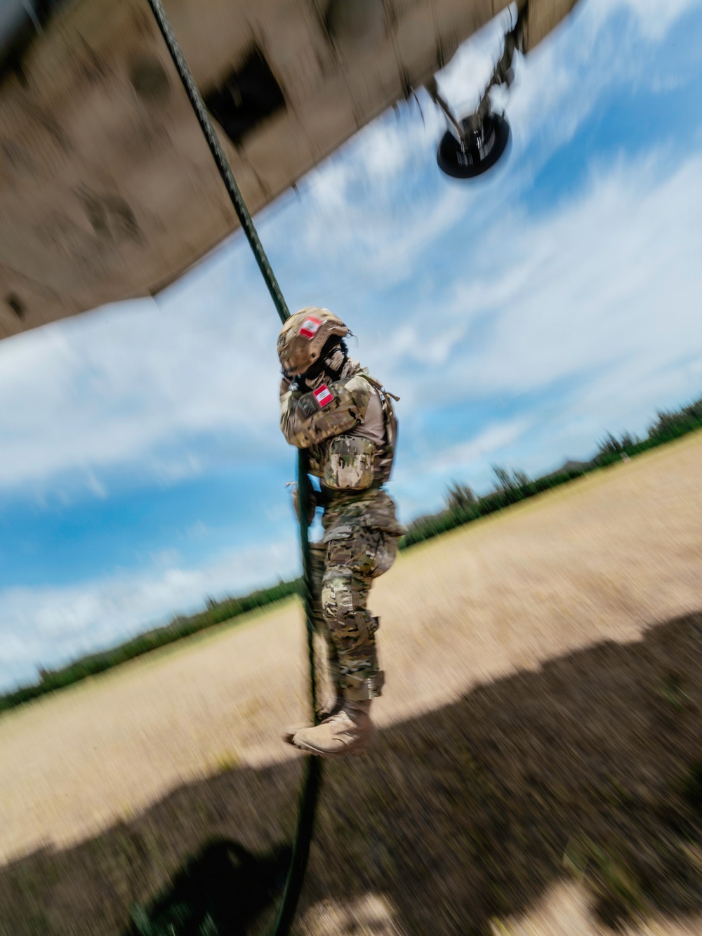 Multinational EOD technicians conduct HRST training during RIMPAC 26