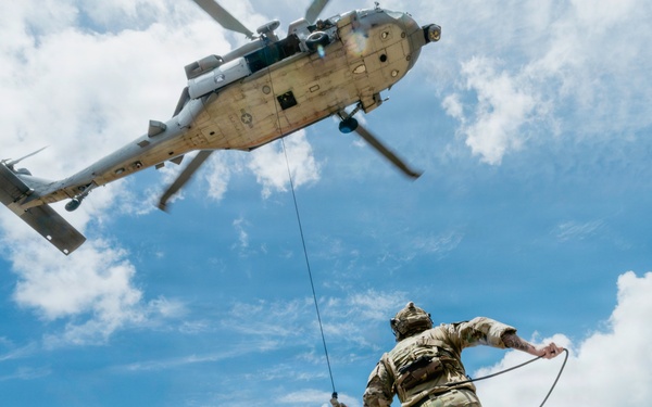 Multinational EOD technicians conduct HRST training during RIMPAC 26