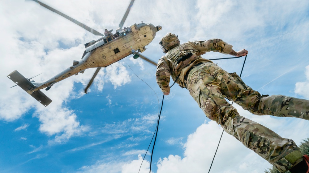 Multinational EOD technicians conduct HRST training during RIMPAC 26