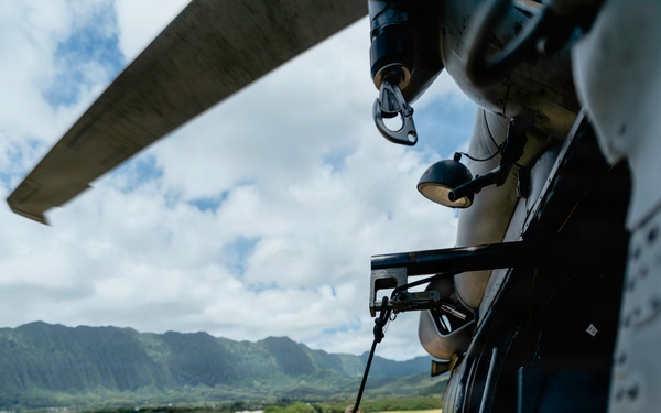 Multinational EOD technicians conduct HRST training during RIMPAC 26